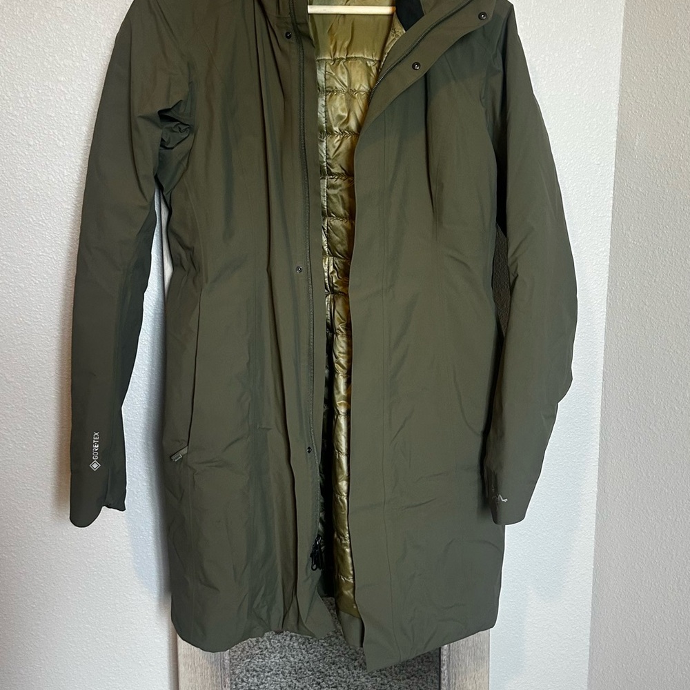 Women's Arc'teryx waterproof insulted Coat